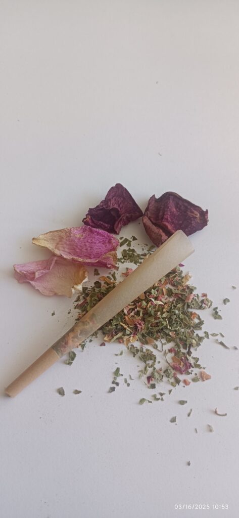 Louisa and roses mixed for smoking joint , healthy alternative